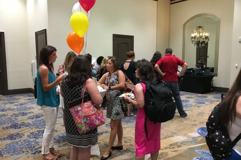 SAMPLING OPPORTUNITY: MOMSELECT SWAG SUITE